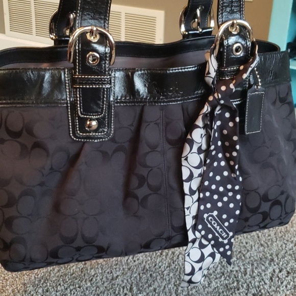 Black Coach bag with scarf - Picture 7 of 8